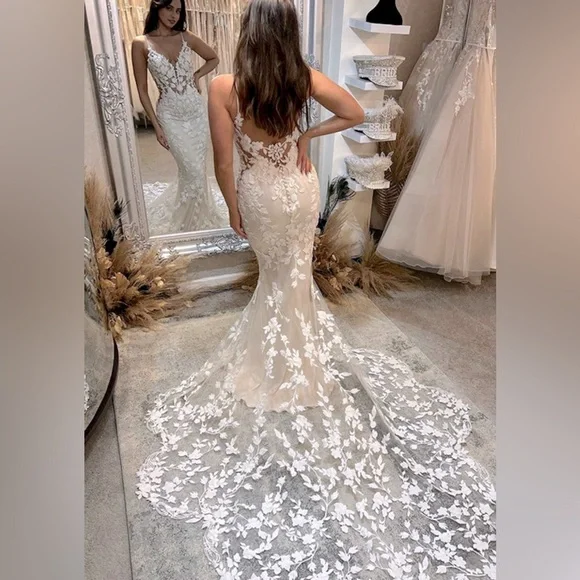 Mermaid Wedding Dress - Picture 1 of 7